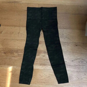 SPANX Camo Leggings. XL